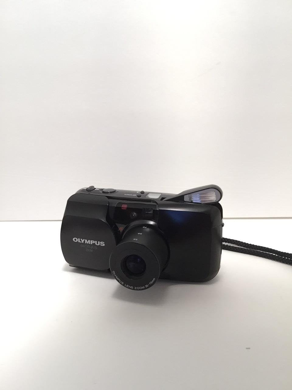 Olympus Infinity Stylus Zoom 35-70mm DLX 35mm Film Camera Outfit Black