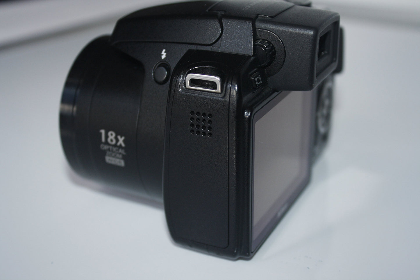 Nikon Coolpix P80 10.1MP Digital Camera with 18x Wide Angle Optical Vibration Reduction Zoom (Black)