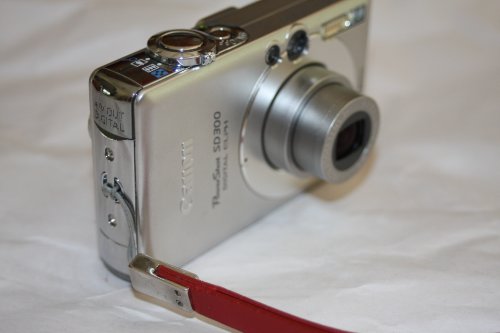 Canon Powershot SD300 4MP Digital Elph Camera with 3x Optical Zoom