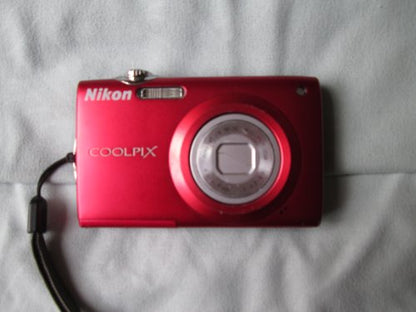 Nikon Coolpix S205 Camera Digital