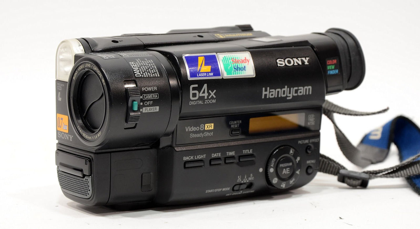 Sony Handycam 0.7LUX Video8 8mm Camcorder CCD-TR87