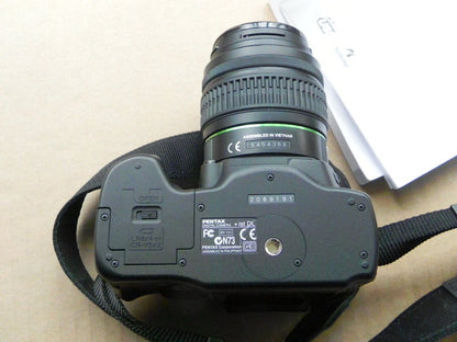 Pentax *istDL 6.1MP Digital SLR Camera with DA 18-55mm f3.5-5.6 AL Digital SLR Lens