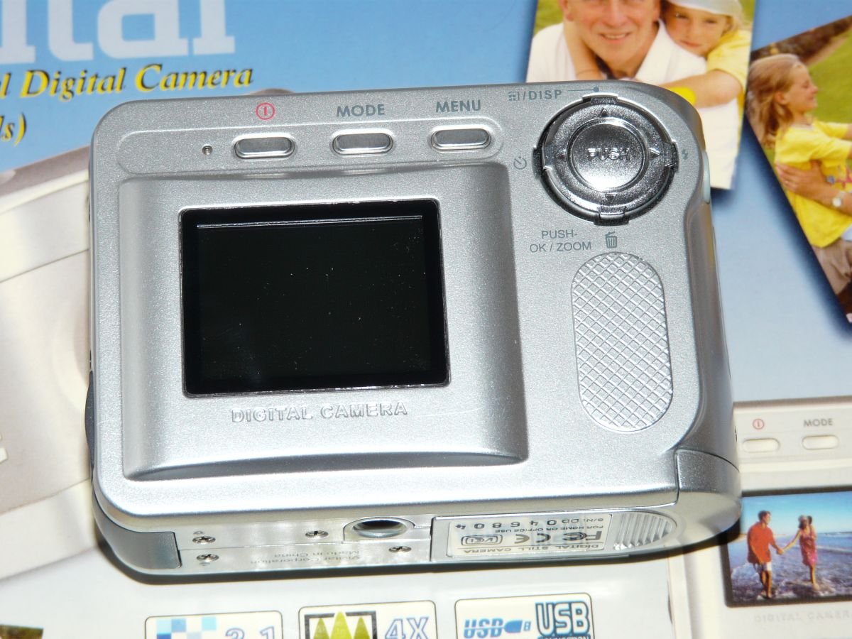 Vivitar Vivicam 3750 3.2MP Digital Camera