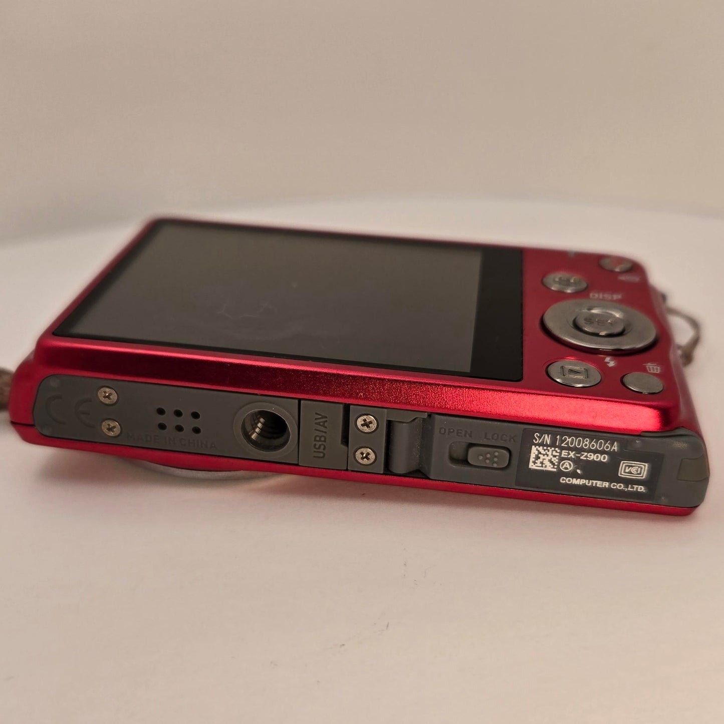 Yahemi Exilim Ex-Z900 12.1 MP Compact Digital Camera Bundle with Carrying case, Tripod, Battery and Charger & a Microfiber Cloth [Red]