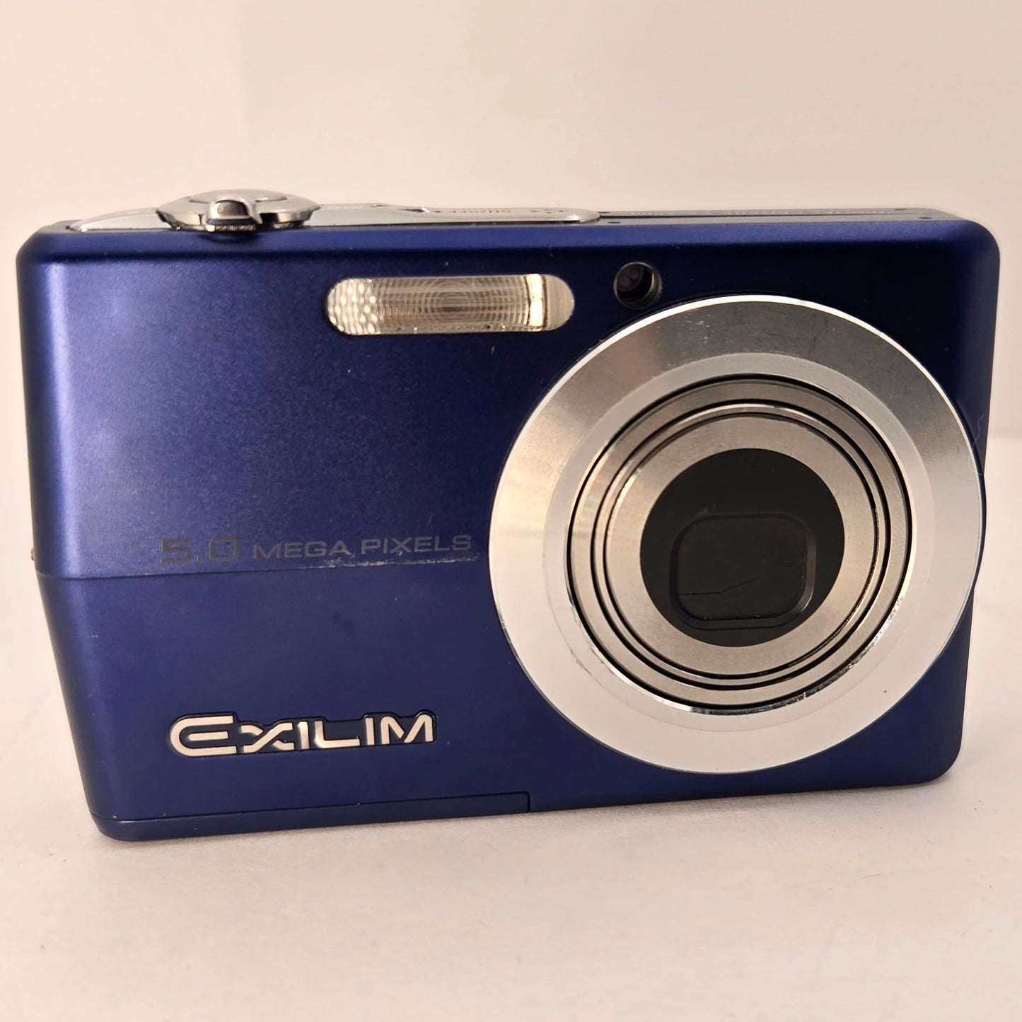 Yahemi Exilim Ex-Z500 5MP Compact Digital Camera Bundle with Carrying case, Tripod, Battery & Charger and a Microfiber Cloth [Blue]