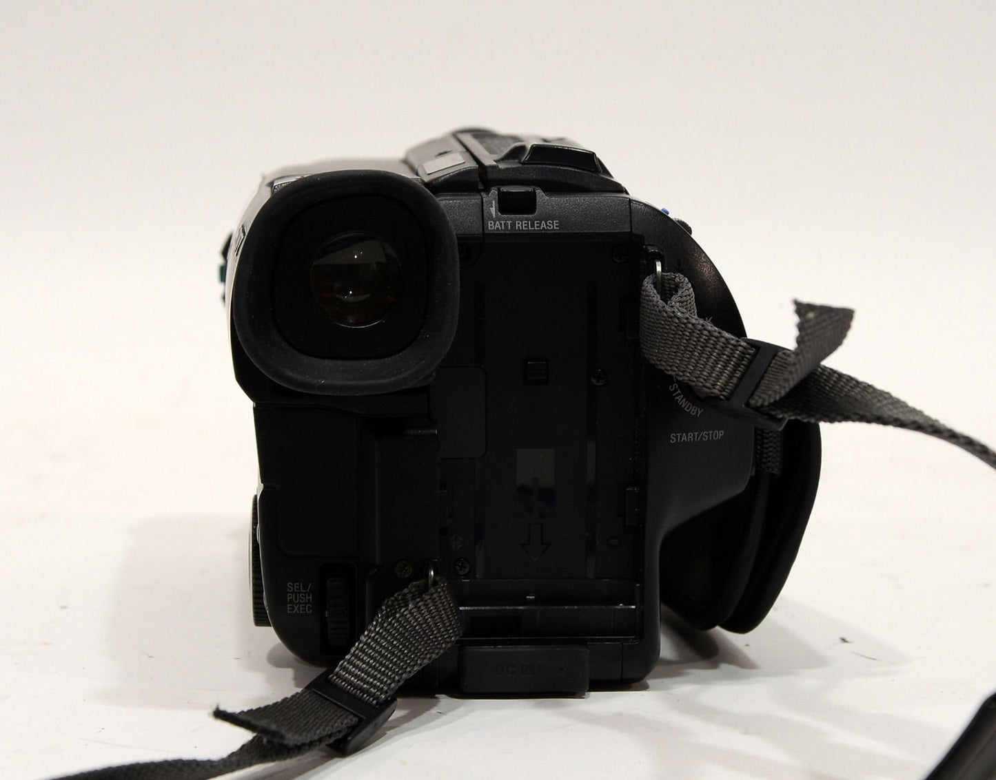 Sony Handycam 0.7LUX Video8 8mm Camcorder CCD-TR87