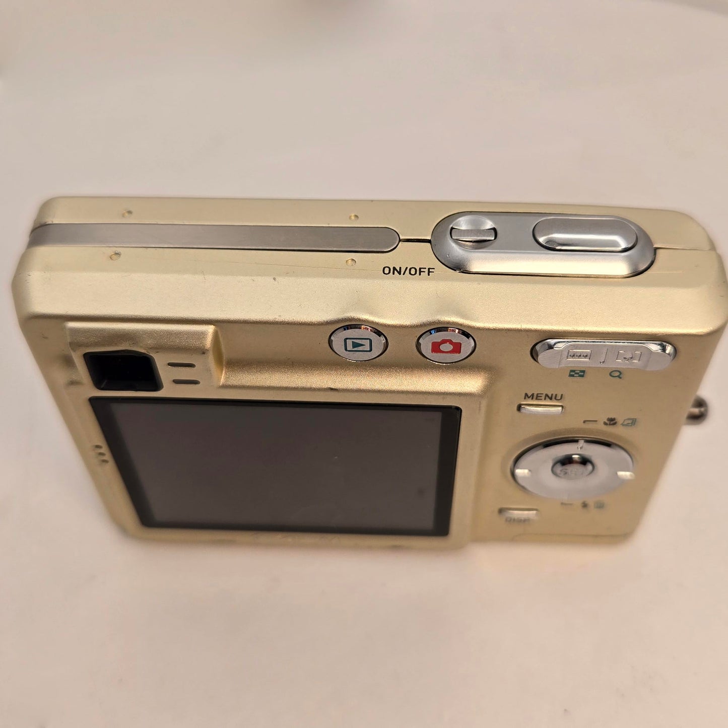 Yahemi Exilim Ex-Z40 4MP Compact Digital Camera Bundle with Carrying case, Tripod, Battery & Charger and a Microfiber Cloth [Gold]