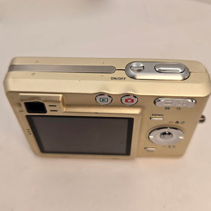 Yahemi Exilim Ex-Z40 4MP Compact Digital Camera Bundle with Carrying case, Tripod, Battery & Charger and a Microfiber Cloth [Gold]