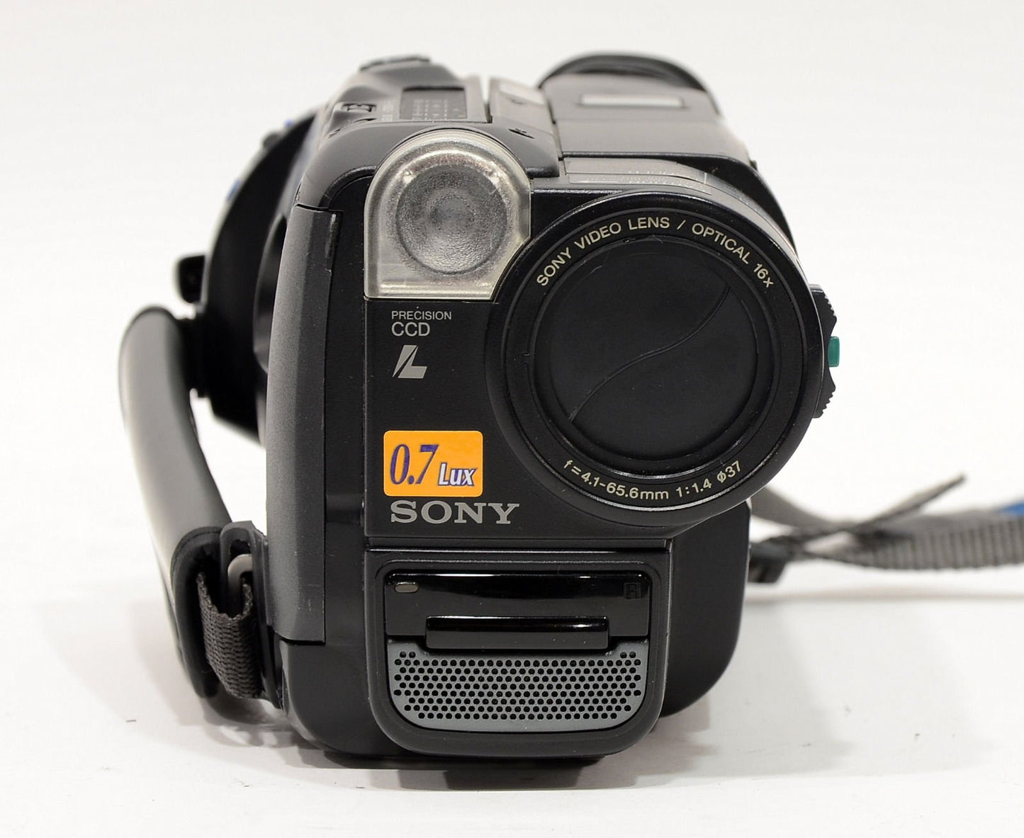 Sony Handycam 0.7LUX Video8 8mm Camcorder CCD-TR87