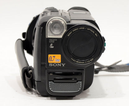 Sony Handycam 0.7LUX Video8 8mm Camcorder CCD-TR87