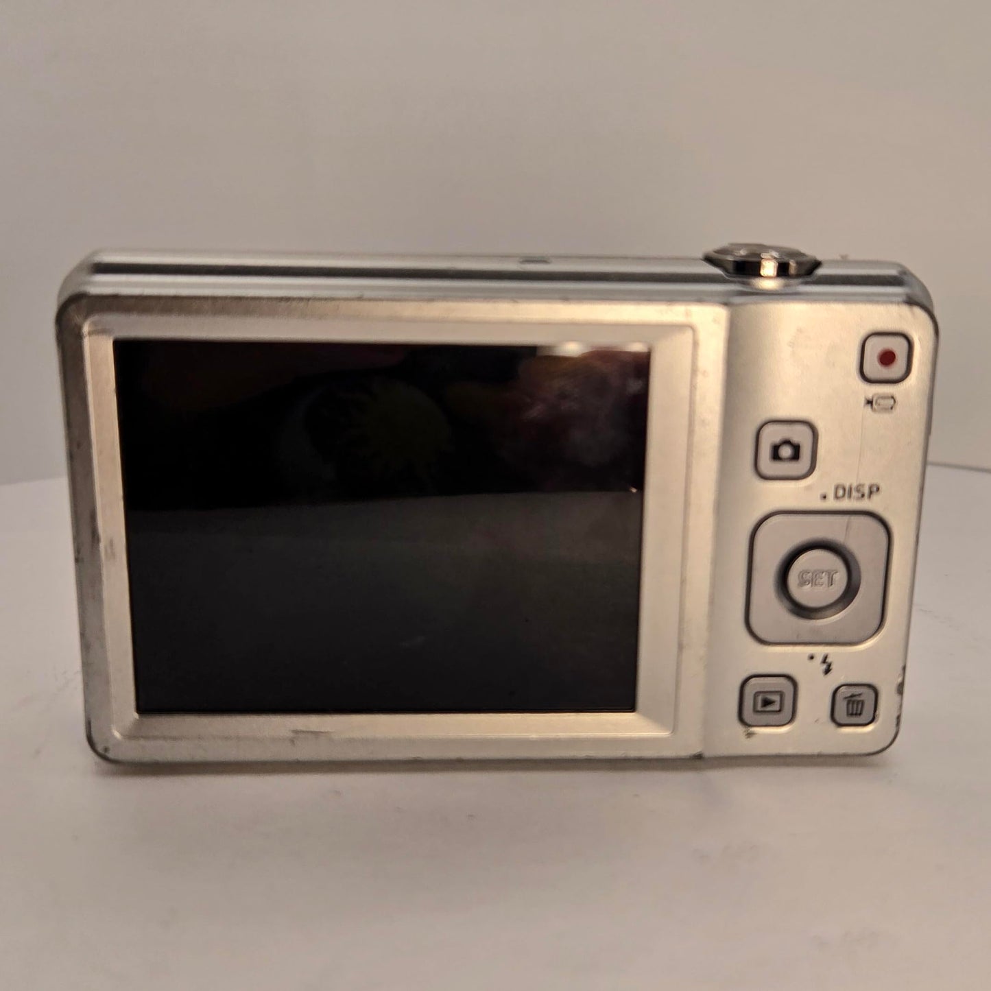 Yahemi Exilim EX-ZS6 Compact Digital Camera 16.1mp Bundle with Tripod, Carrying case, Battery and Charger & a Microfiber Cloth [Silver]