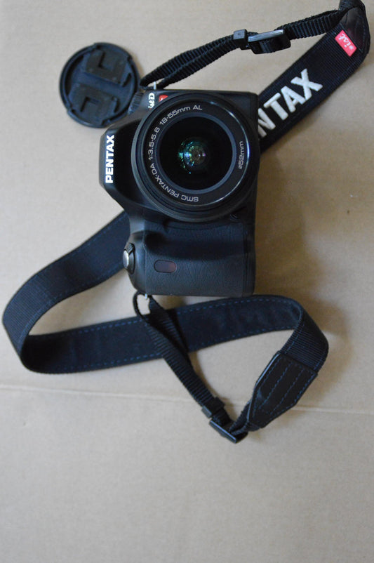 Pentax *istDL 6.1MP Digital SLR Camera with DA 18-55mm f3.5-5.6 AL Digital SLR Lens