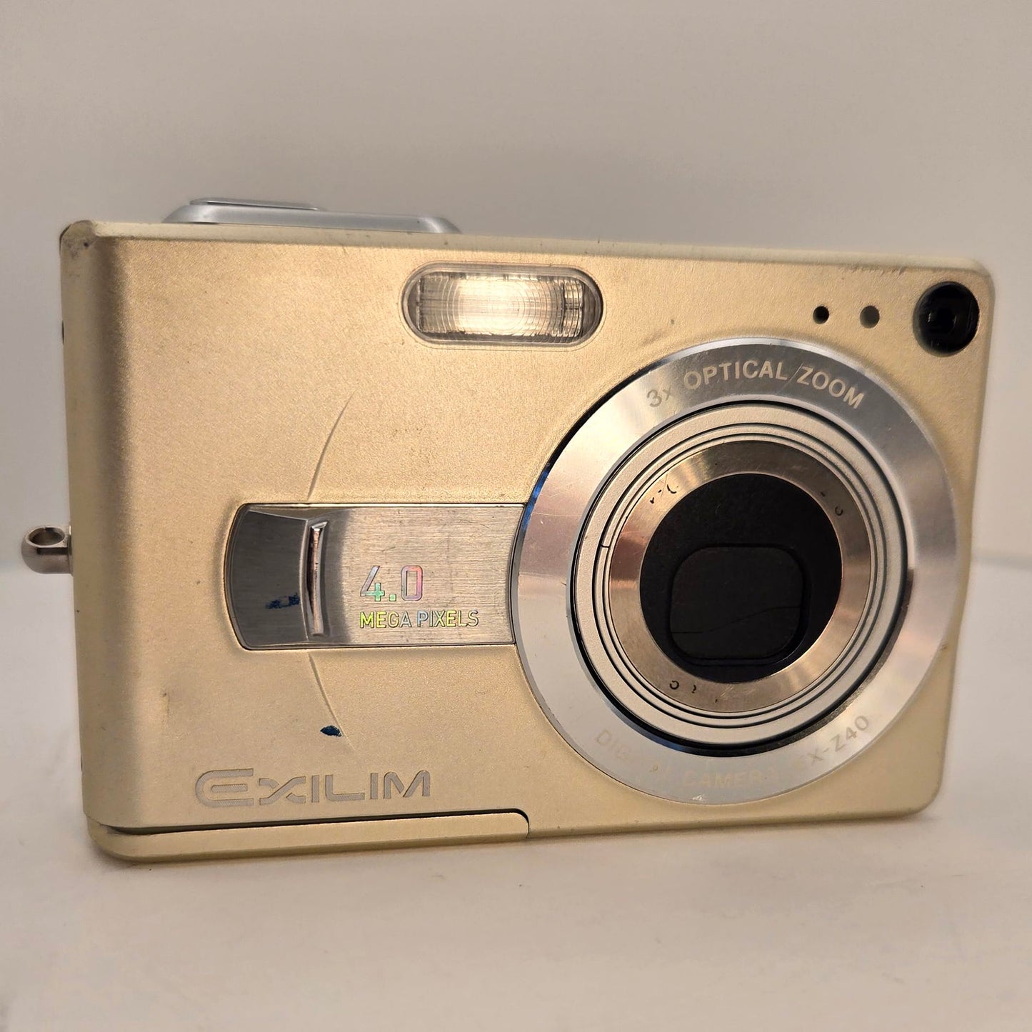 Yahemi Exilim Ex-Z40 4MP Compact Digital Camera Bundle with Carrying case, Tripod, Battery & Charger and a Microfiber Cloth [Gold]