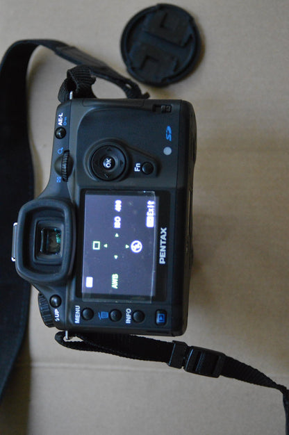 Pentax *istDL 6.1MP Digital SLR Camera with DA 18-55mm f3.5-5.6 AL Digital SLR Lens