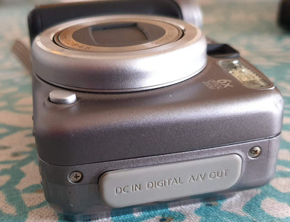 Canon PowerShot A720IS 8MP Digital Camera with 6x Optical Image Stabilized Zoom (OLD MODEL)