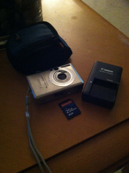 Canon PowerShot SD600 6MP Digital Elph Camera with 3x Optical Zoom (OLD MODEL)